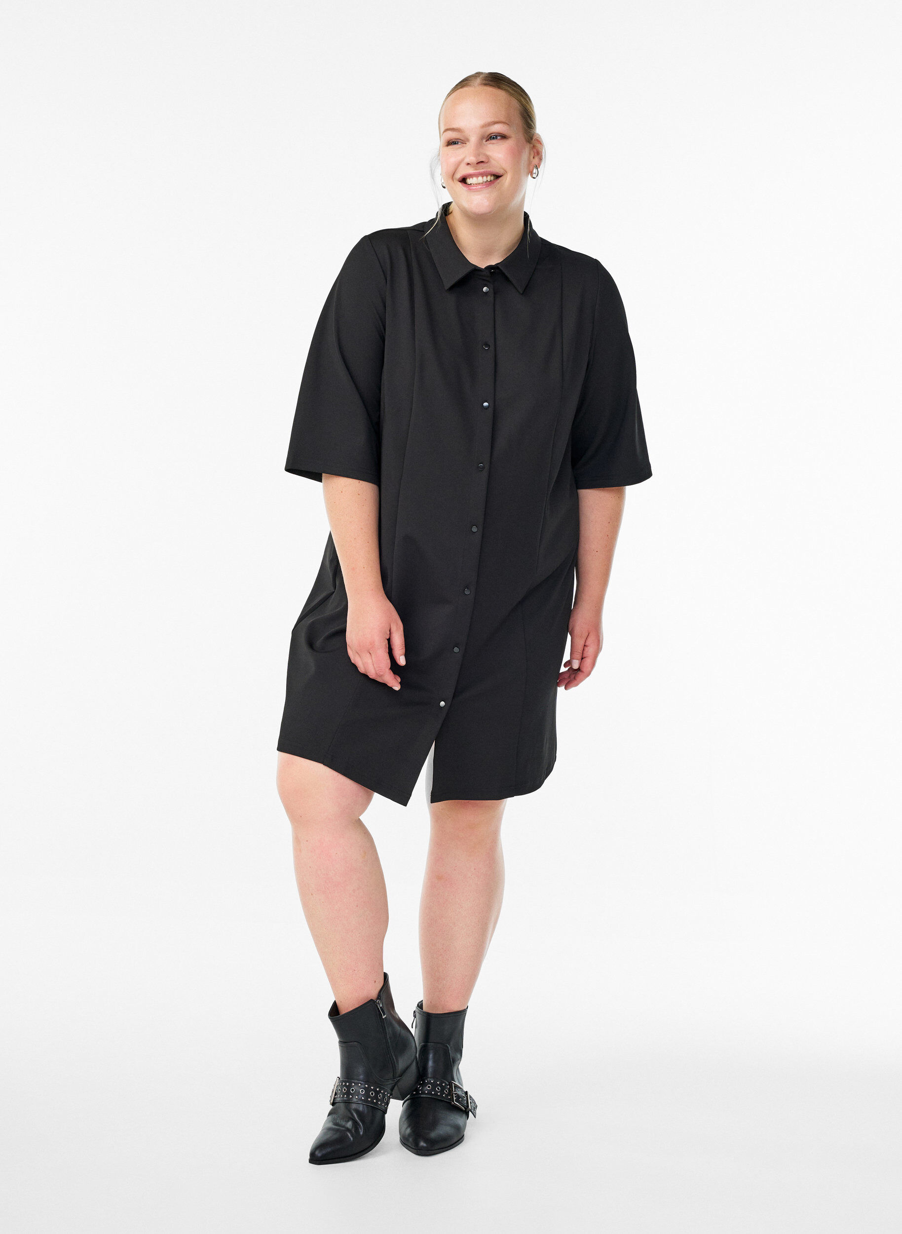 Zizzi Kort skjortekjole med 3/4 ermer, Svart, Model image number 1