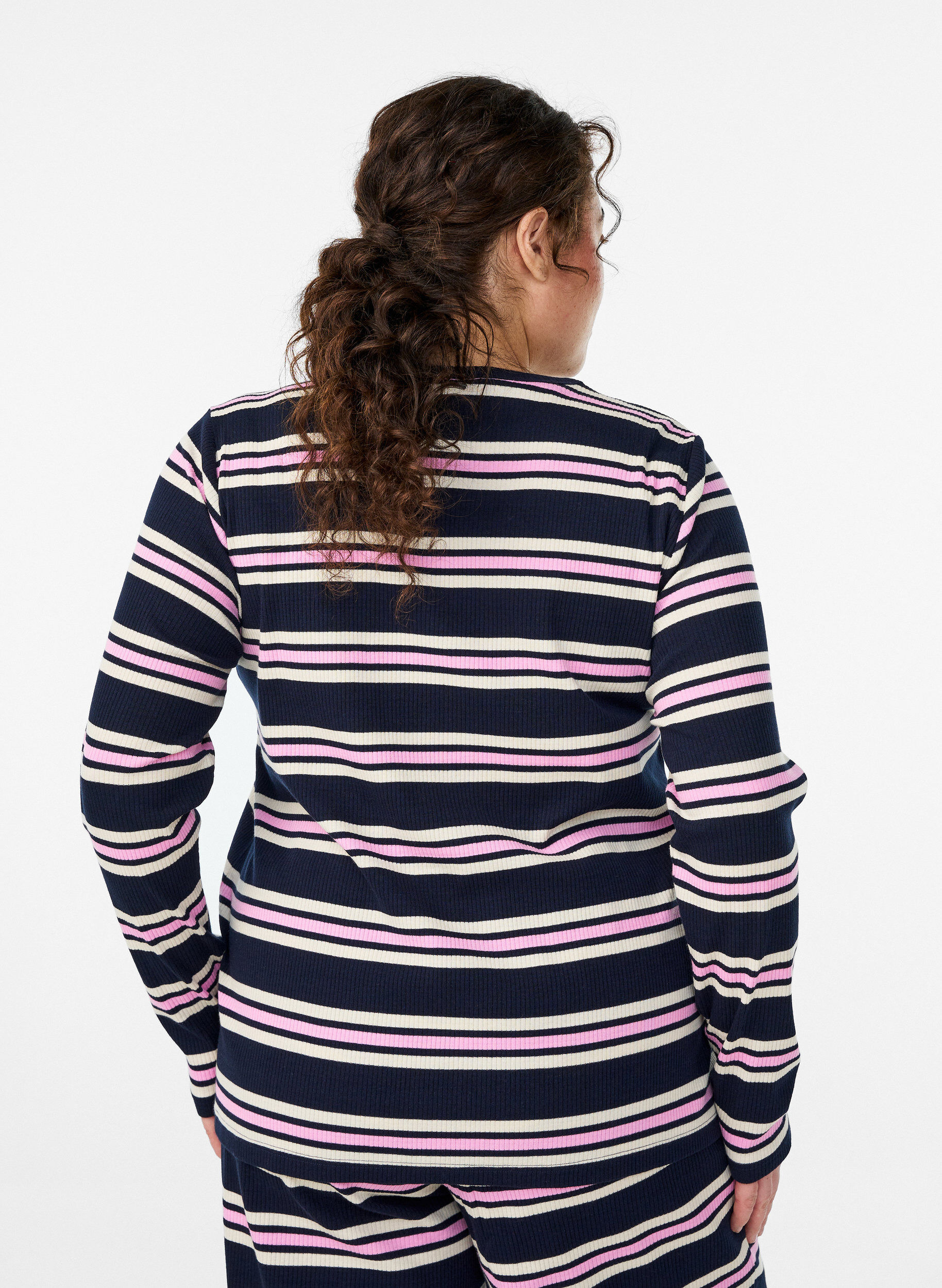 ZizziLangermet nattopp i ribbestrikket jersey med striper, Bl&aring;, Model image number 2