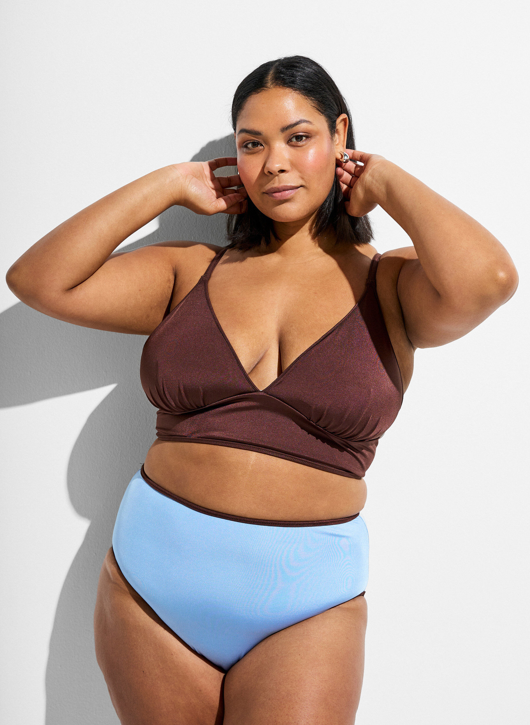 Vendbare bikinitruser med regular waist, Brun, Model