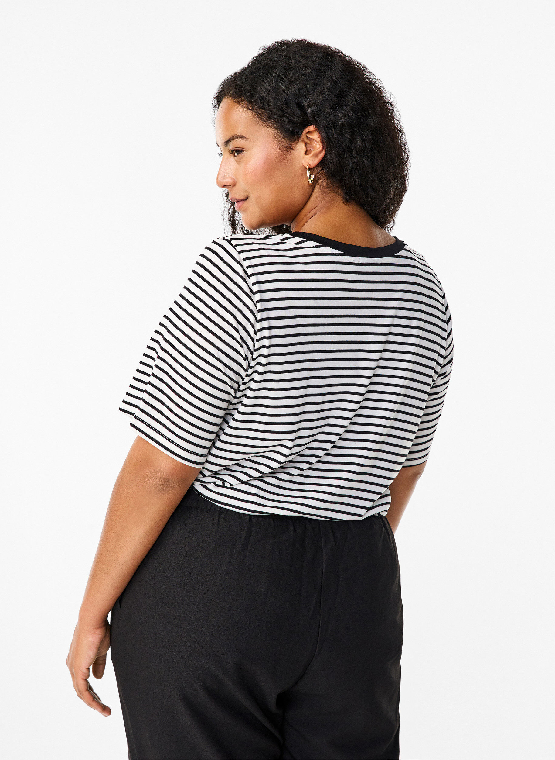 Zizzi Stripete T-skjorte i lyocell med rund hals, Svart, Model image number 2