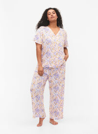 Løse pysjamasbukser i viskose med mønster, Cameo Pink AOP, Model