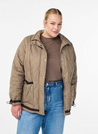 Kort quiltet jakke med kontrastdetaljer, Beige Kort quiltet jakke med kontrastdetaljer, Beige, Model