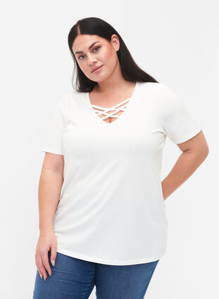 T-skjorte med V-hals og kryssdetalj, Warm Off-white, Model image number 0