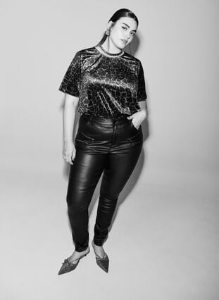 Zizzi Coated Amy jeans med glidelåsdetaljer , Svart, Image image number 0