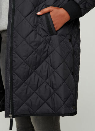 Quiltet jakke med hette, Black, Model image number 2