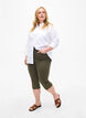 Knebukser med høy midje og engelsk broderi, Dusty Olive, Model image number 0