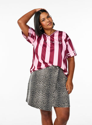 Zizzi Kort denimskjørt med dyretrykk og en A-line fasong, Leopard, Model image number 0