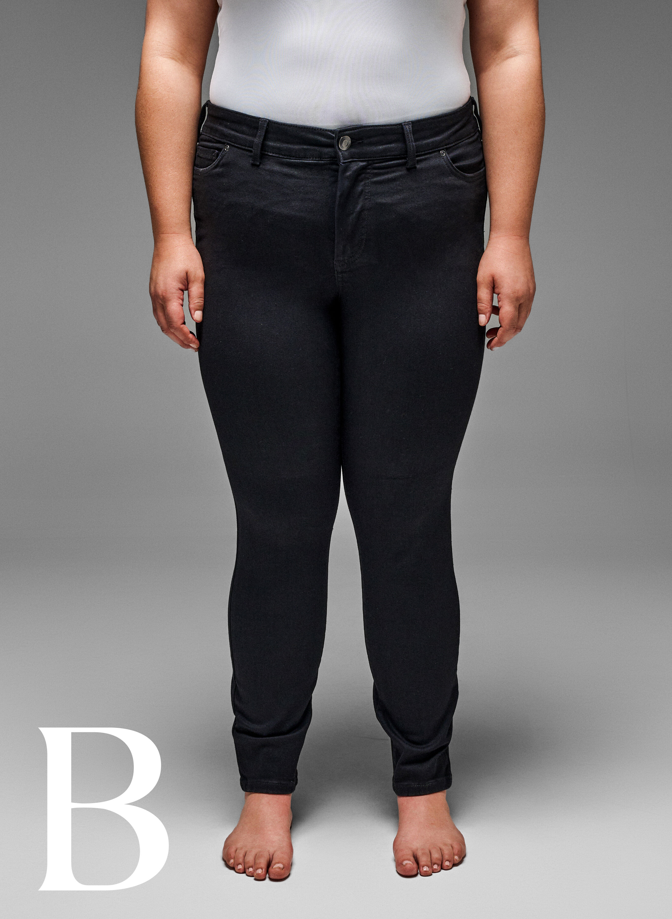Zizzi Slim fit jeans med vanlig midje, Black, Model image number 4
