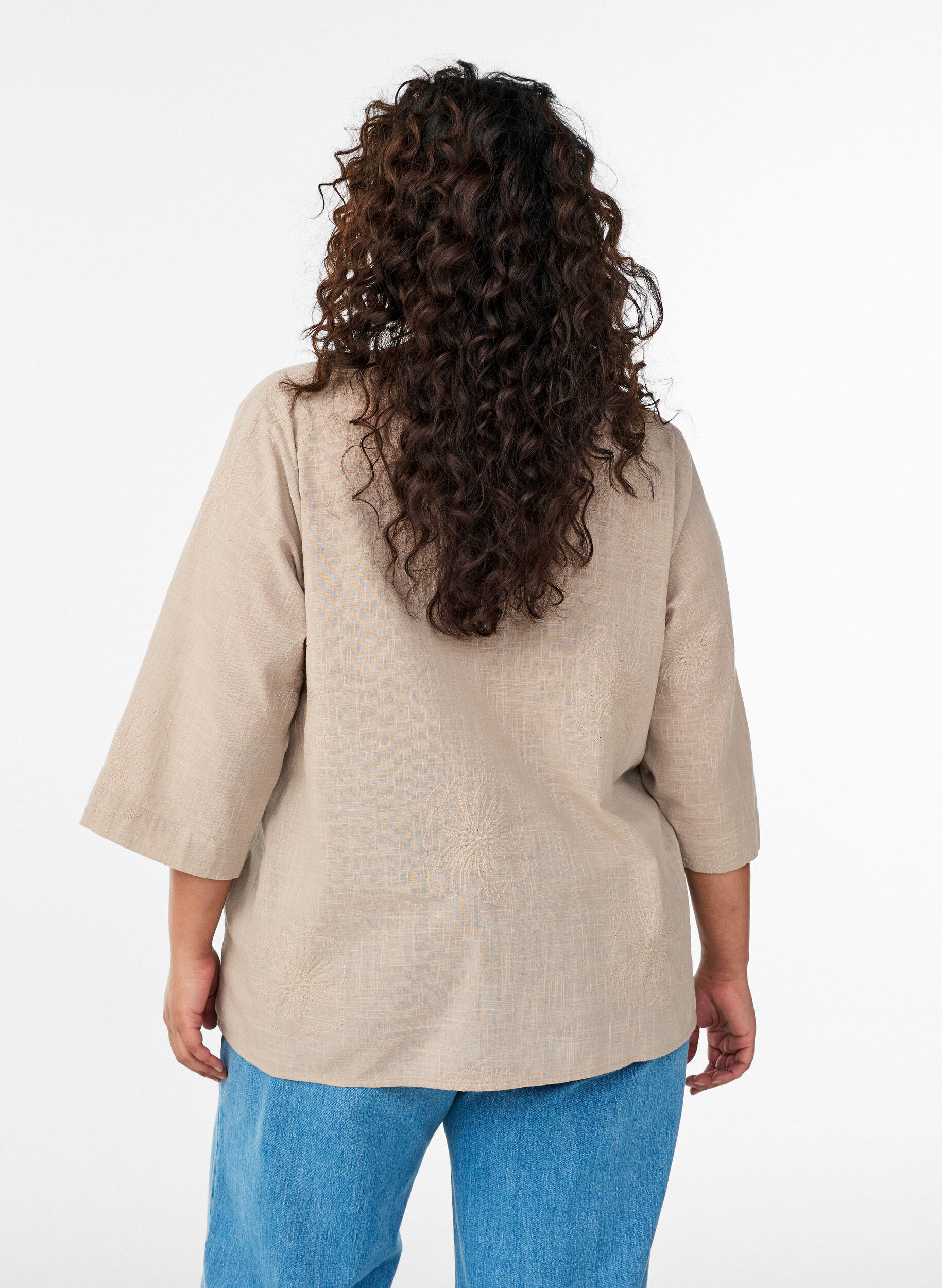 ZizziBluse i bomull med broderte detaljer og 3/4 ermer, Beige, Model image number 2