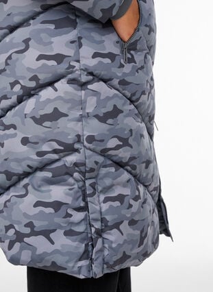 Zizzi Lang kamuflasje pufferjakke, Grå, Model image number 4