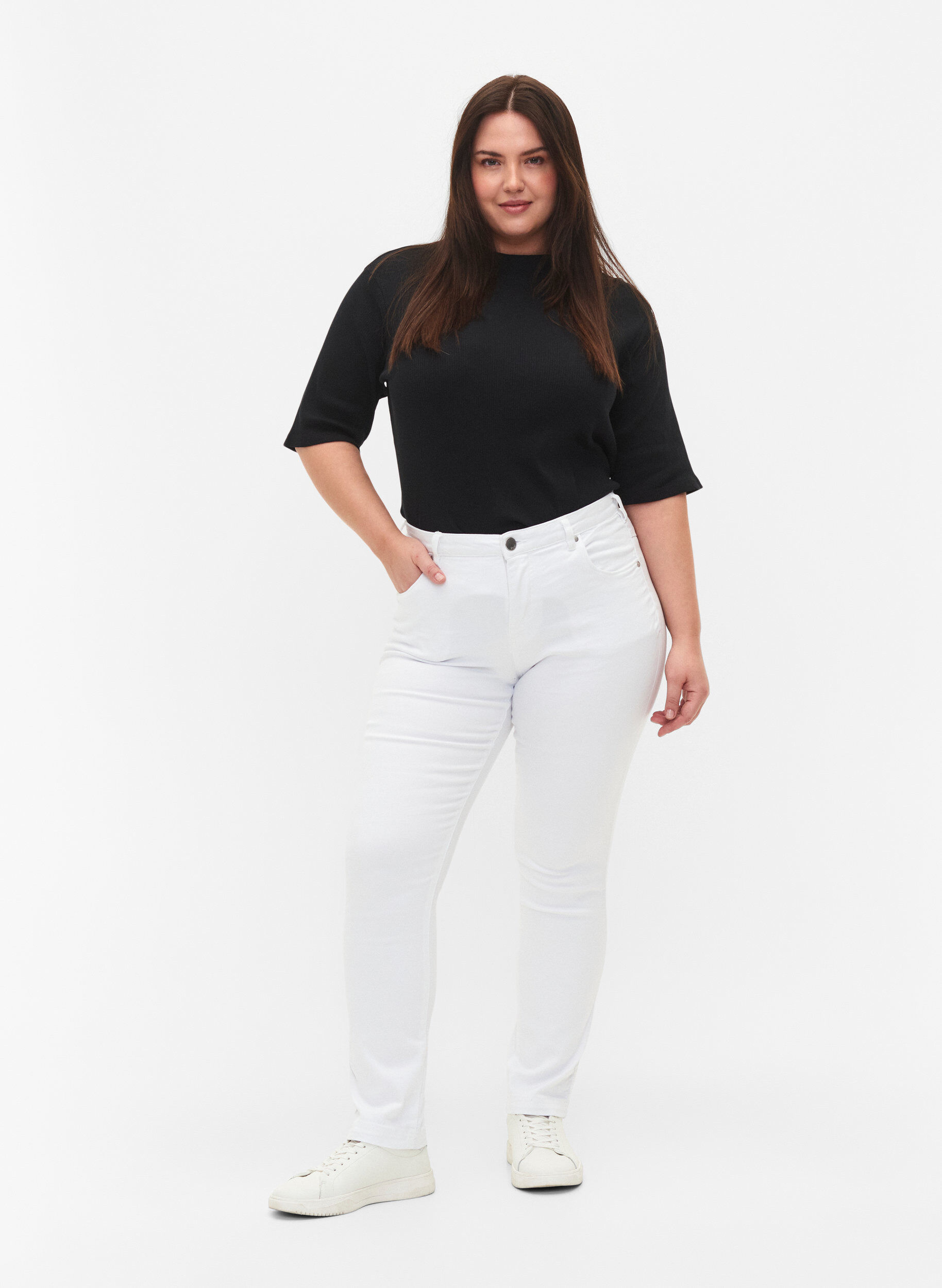 ZizziSlim fit Emily jeans med normal h&oslash;yde i livet, Hvit, Model image number 0