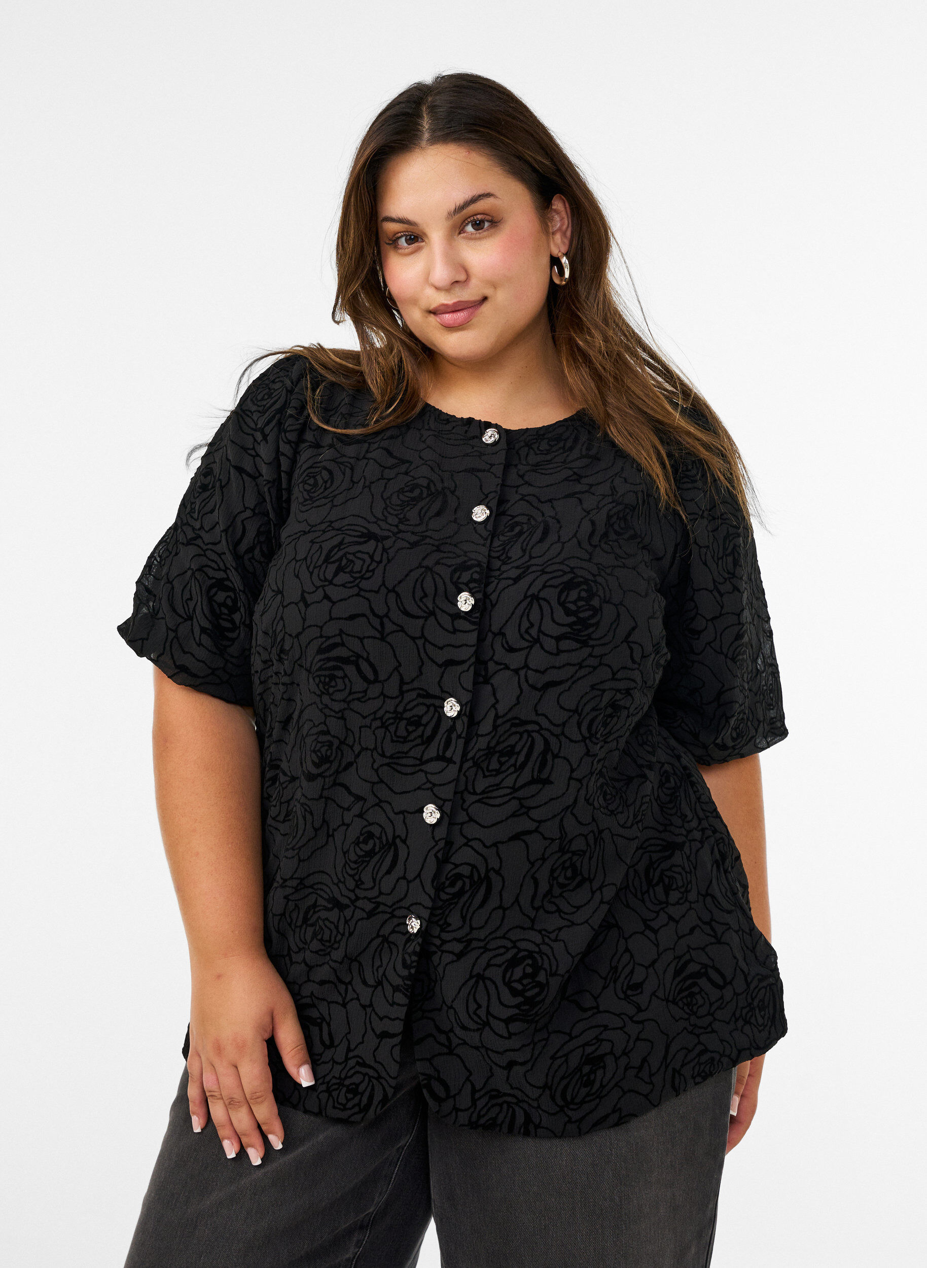 Bluse med blomstertrykk og ballongermer, Svart, Model