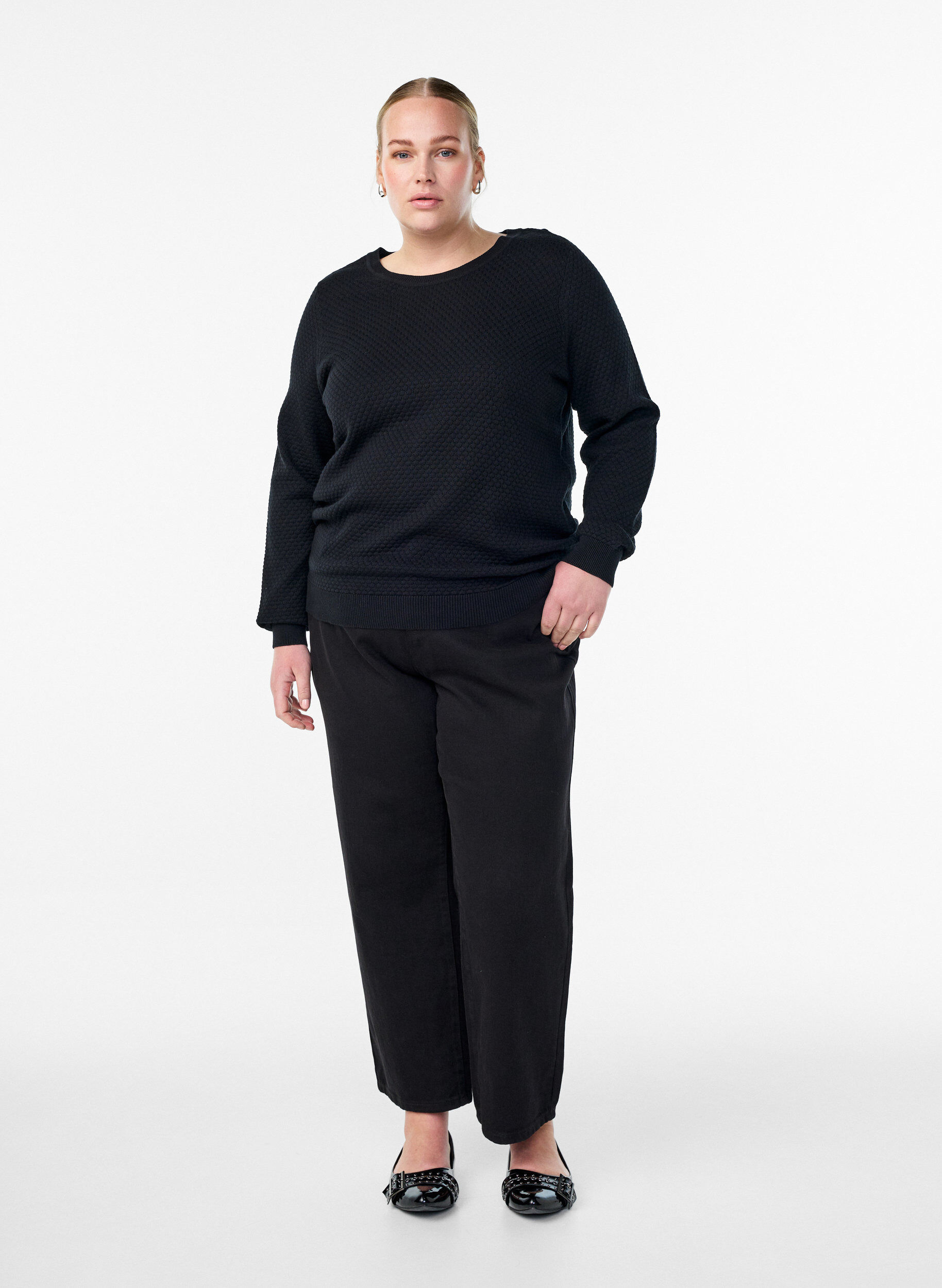 Zizzi Strikkebluse i bomull med strukturm&oslash;nster, Svart, Model image number 1