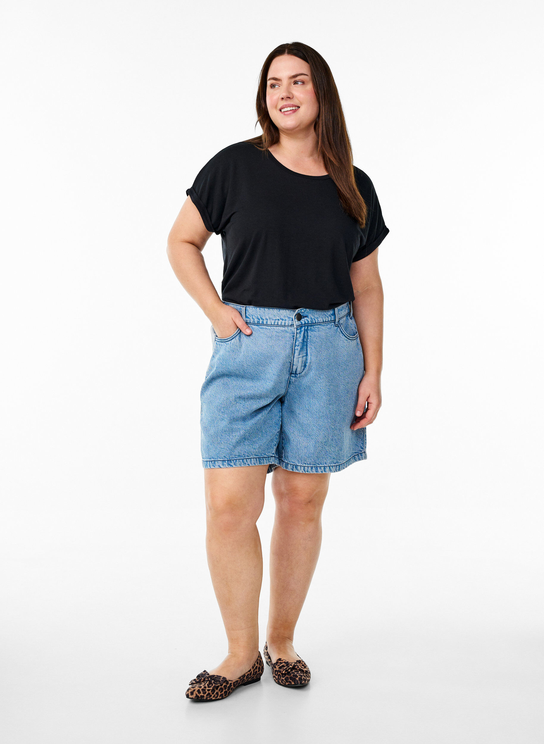 Zizzi Loose t-skjorte med rund hals, Svart, Model image number 1