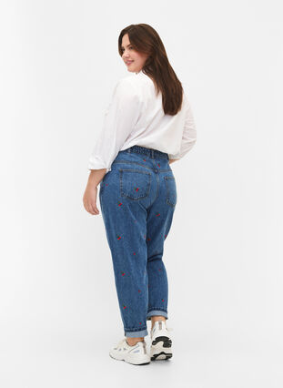 Mille mom-fit jeans med broderi, Light Blue Cherry, Model image number 1