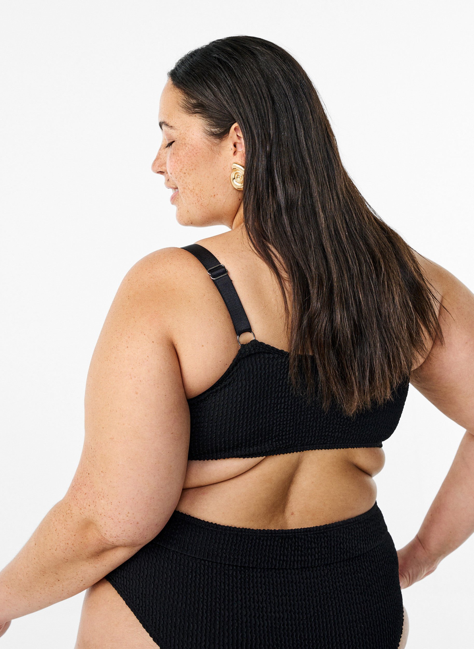 Zizzi Crepe bikinitopp med justerbare stropper, Svart, Model image number 2