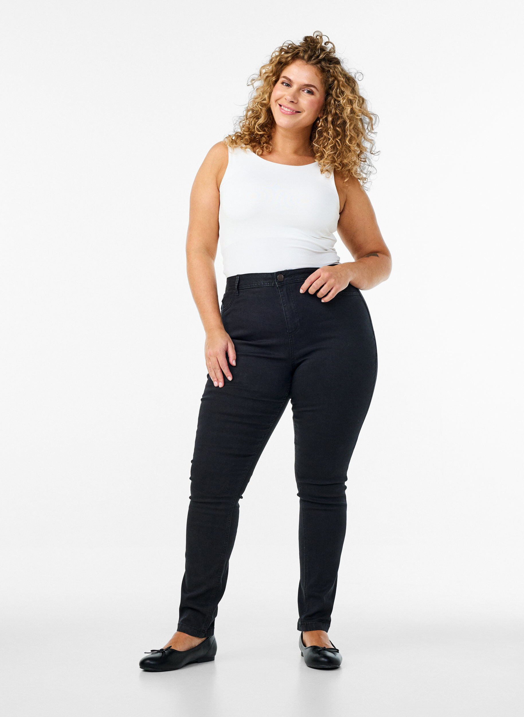 Zizzi Super slim Amy jeans med h&oslash;y midje, Svart, Model image number 0