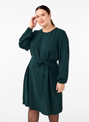 Zizzi Kort, strukturert kjole med knytebelte, Scarab, Model image number 0