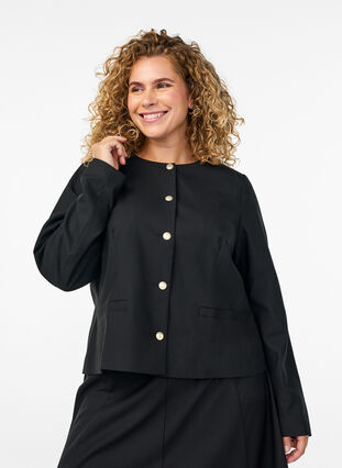 Zizzi Kort jakke med gullfargede knapper, Svart, Model image number 0