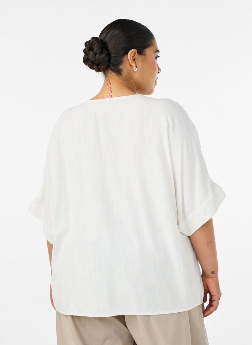 Viskosebluse med heklet kant og knapper, Vanilje, Model image number 2