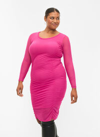 Tettsittende kjole med drapéer, Fuchsia Red, Model