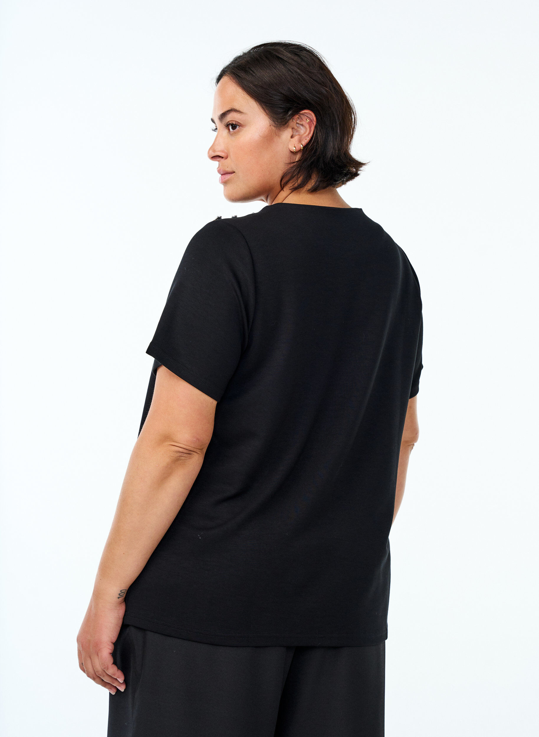 Zizzi Kortermet bluse med knappestolpe, Svart, Model image number 2