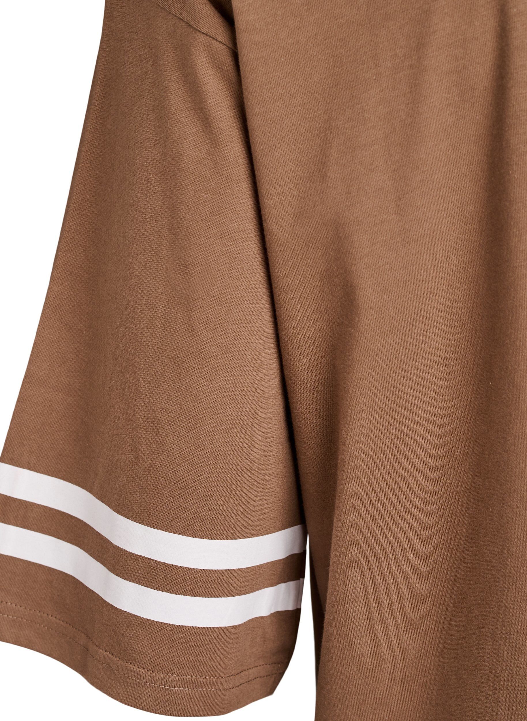 Zizzi Oversized college T-skjorte med 3/4 ermer, Brun, Packshot image number 3