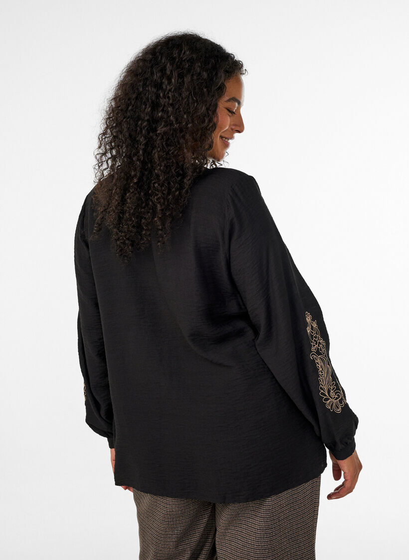 Viskoseskjorte med broderte ermer, Svart, Model image number 2