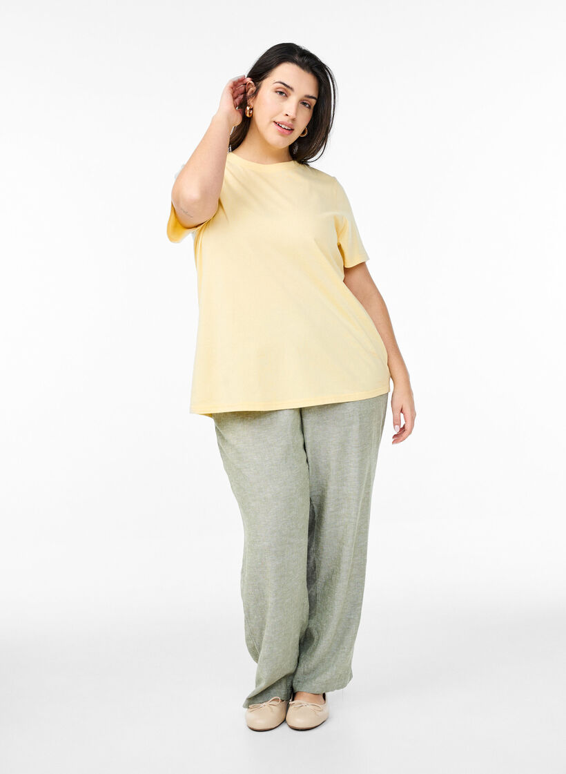 Basic T-skjorte i bomull med rund hals, Gul, Model image number 1