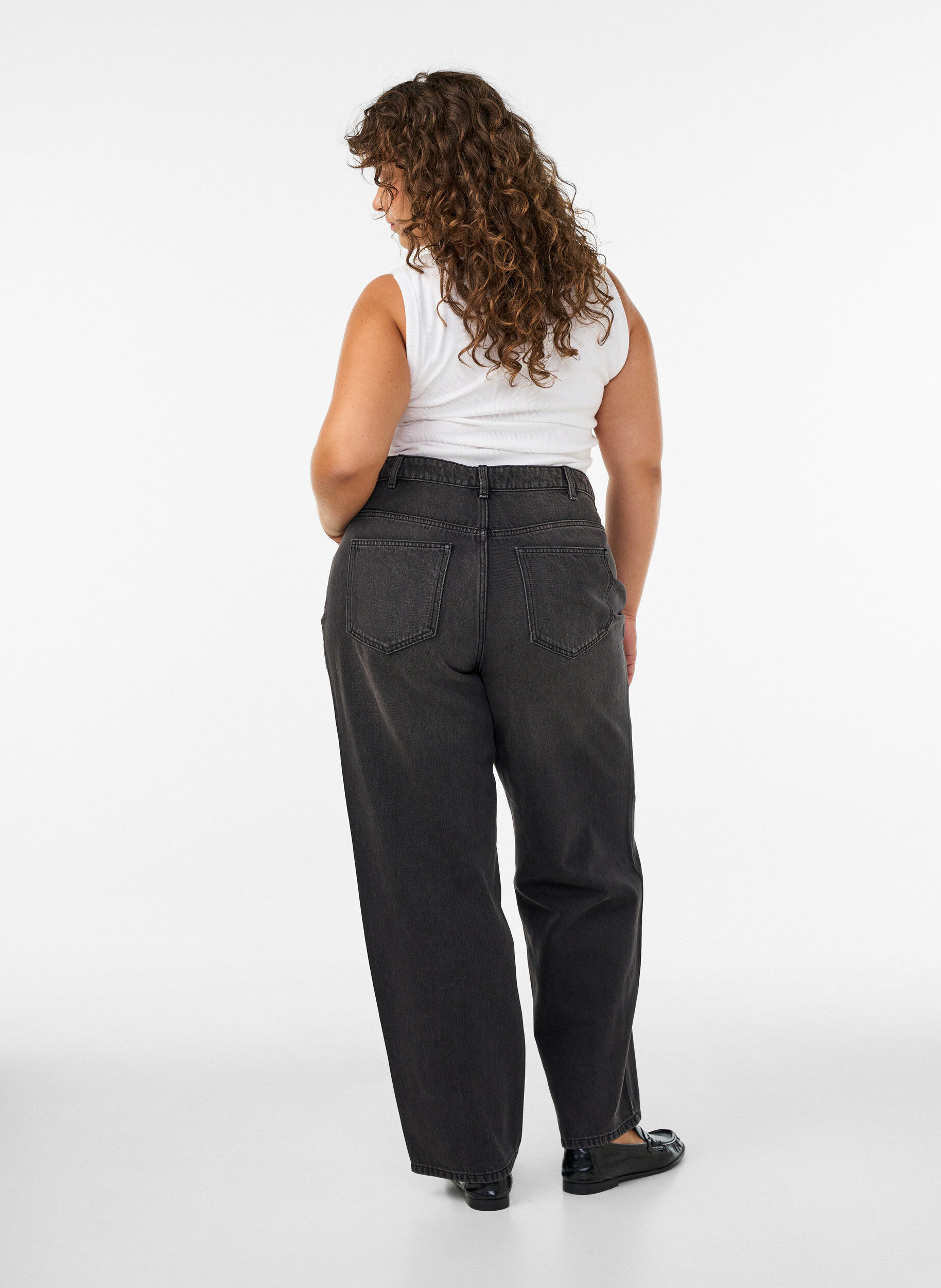 ZizziKiana jeans med straight fit og h&oslash;y midje, Svart, Model image number 1