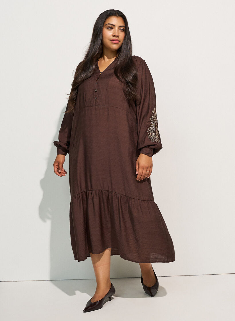 Viskosekjole med broderi og lagdelte volanger, Brun, Model image number 0