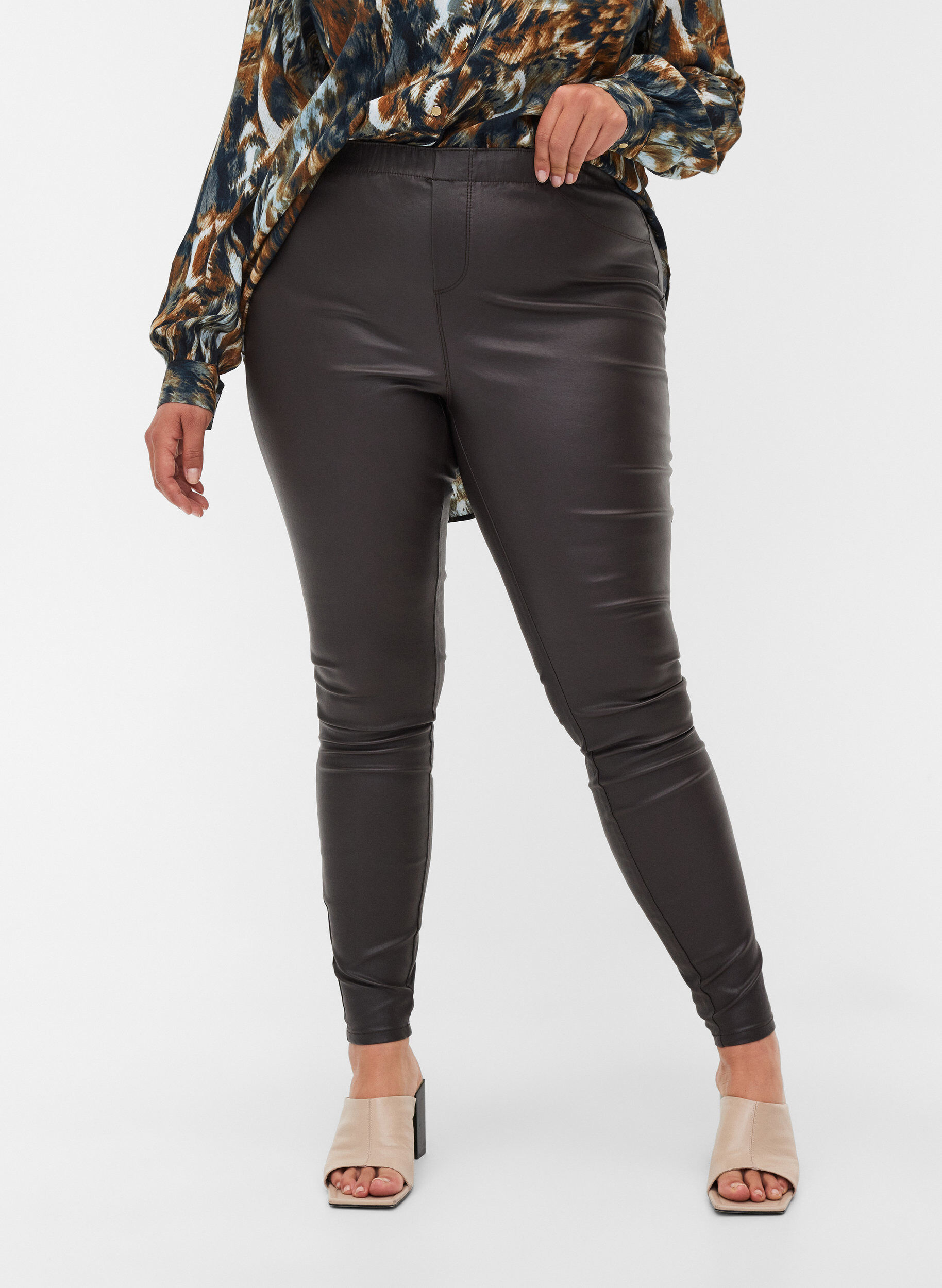 Zizzi Coated leggings, After Dark, Model image number 2