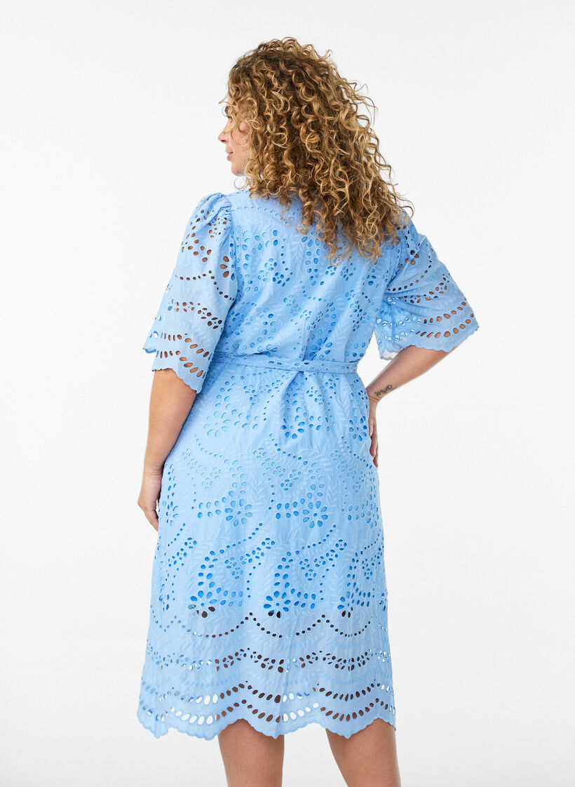 Skjortekjole i broderie anglaise med knytebelte, Bl&aring;, Model image number 2