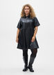 Kort kjole i imitert skinn med A-formet snitt, Svart, Model image number 1