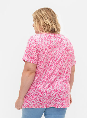 Blomstrete bomulls T-skjorte med V-hals, Shocking Pink AOP, Model image number 1