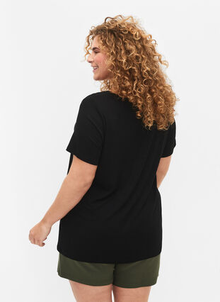 Zizzi T-skjorte i viskose med ribb og V-hals, Black, Model image number 1