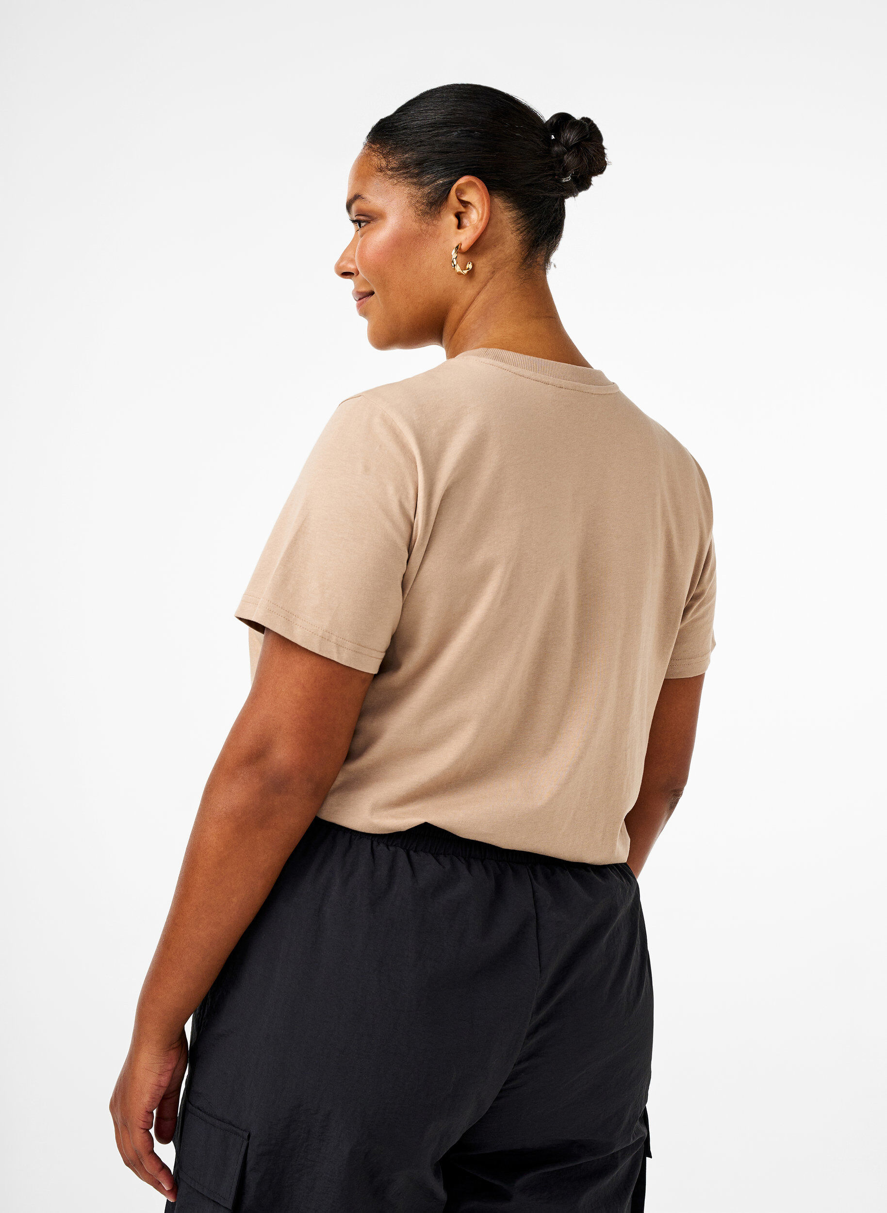 Zizzi Basic T-skjorte i bomull med rund hals, Beige, Model image number 2