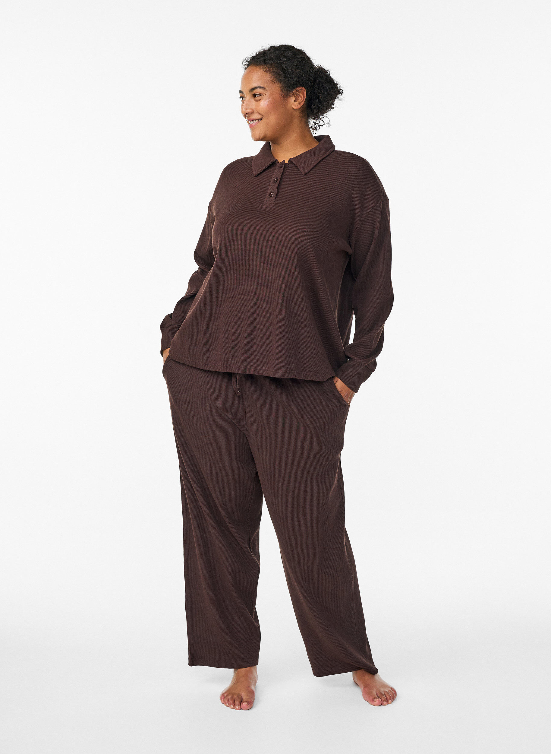 Zizzi Ribbestrikket jersey poloskjorte med lange ermer, Brun, Model image number 1