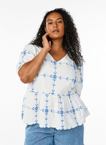 Zizzi Kortermet bluse med v-hals og broderi, Hvit, Model image number 0