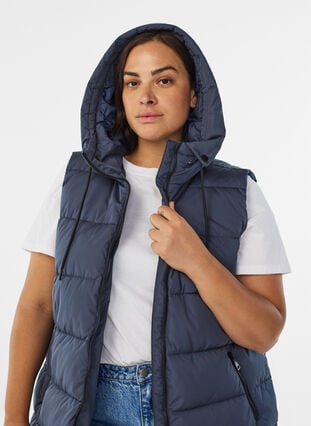 Zizzi Lang vest med hette og lommer, Blå, Model image number 3