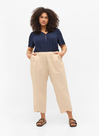 Cropped bukser i bomull, Oxford Tan, Model