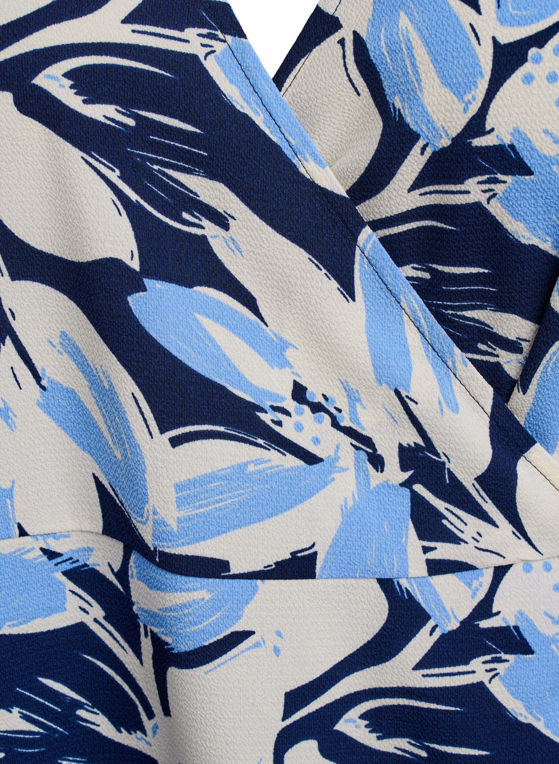 Zizzi Blomstret omslagskjole med korte ermer, Bl&aring;, Packshot image number 2