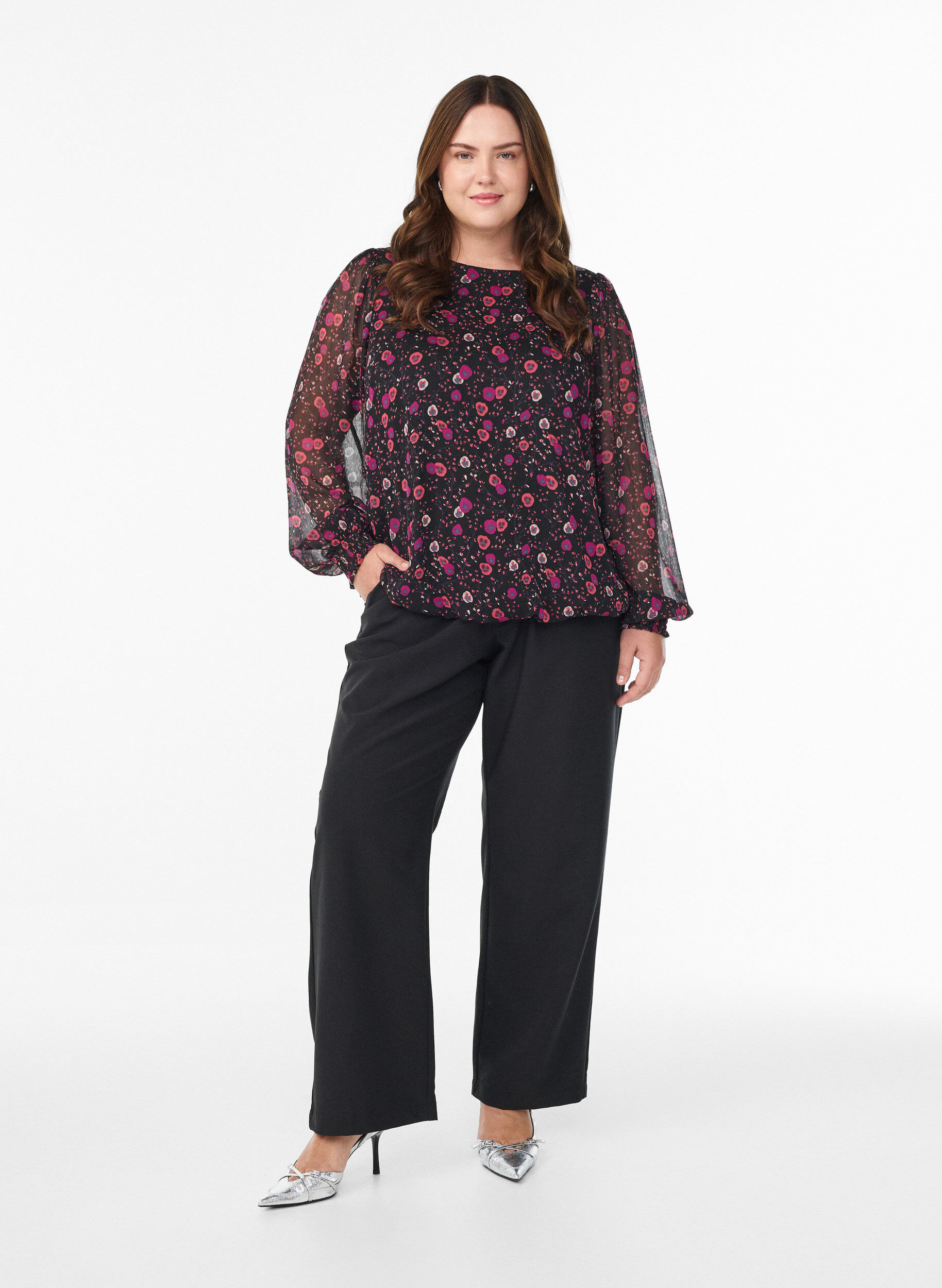 ZizziBlomstret chiffongbluse med gjennomsiktige ermer, Svart, Model image number 1