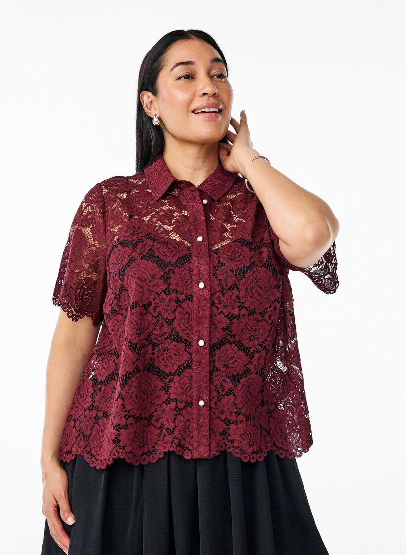 Skjortebluse i blonde med perleknapper, Tawny Port, Model