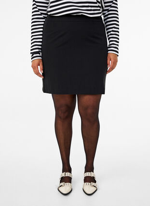 Zizzi Kort skjørt med strikk i midjen bak, Black, Model image number 2