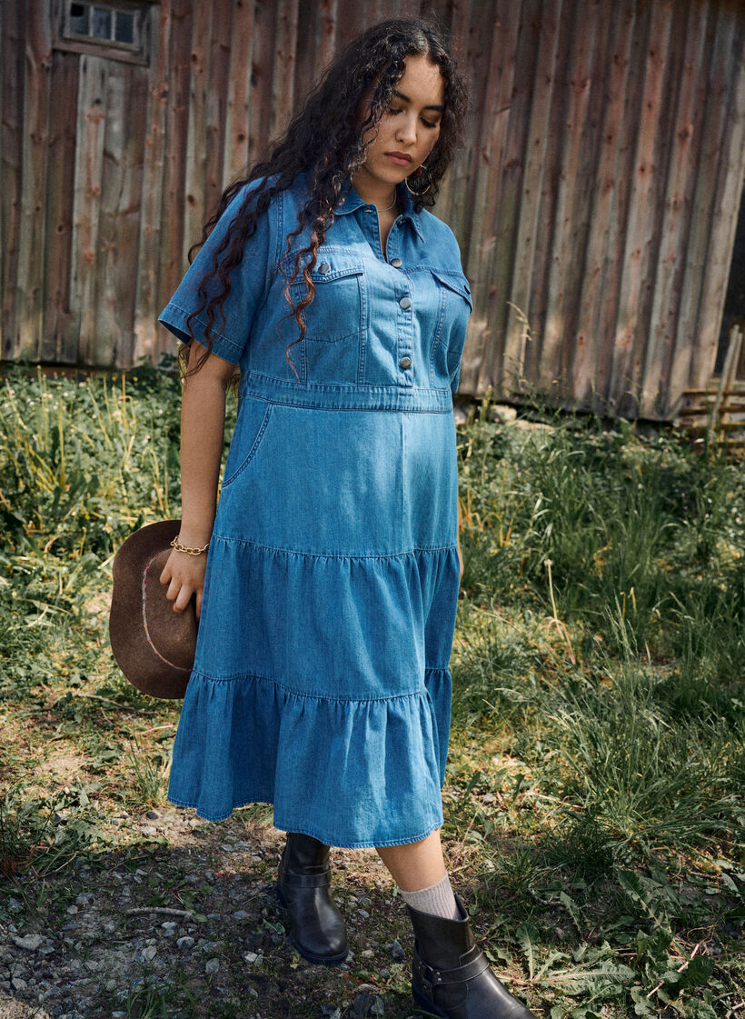 Midikjole i denim med knapper og korte ermer, Blue Denim, Image