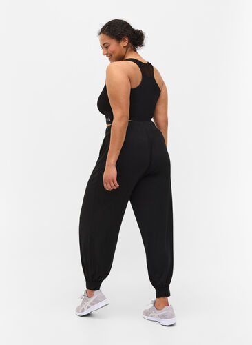 Løse treningsbukser i viskose, Black, Model image number 0