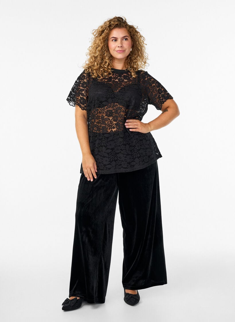 Bluse med blonder, korte ermer og rund hals, Black, Model