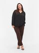 Ensfarget skjorte med V-hals, Black, Model image number 3