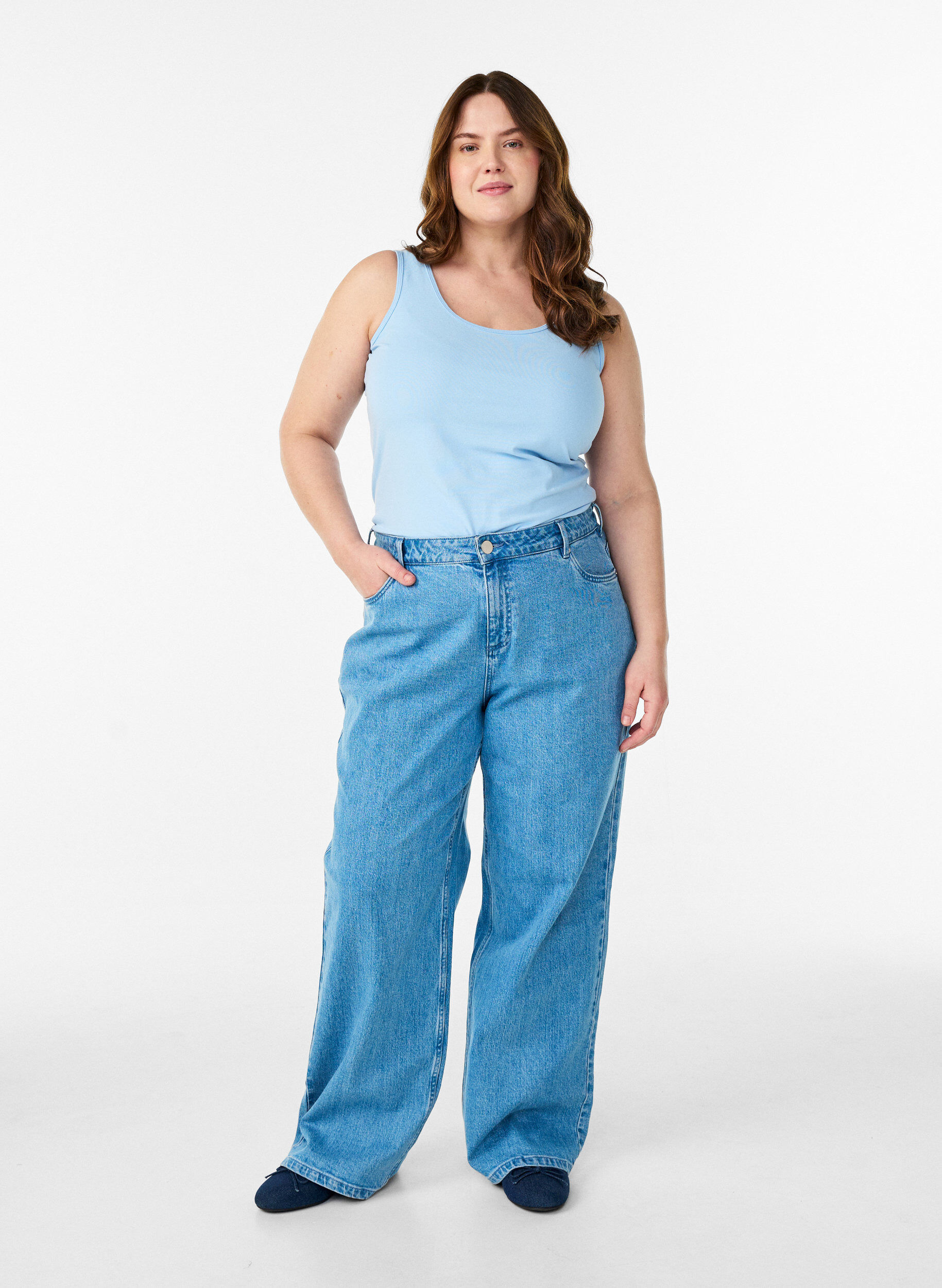 ZizziEnsfarget basic topp i bomull, Bl&aring;, Model image number 1